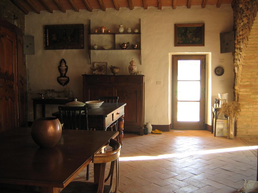 Agriturismo Il Casalino Pari Exteriör bild