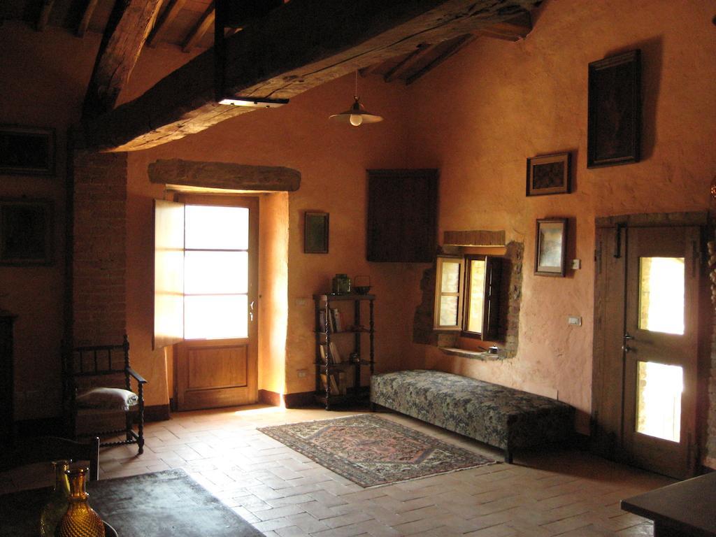 Agriturismo Il Casalino Pari Rum bild