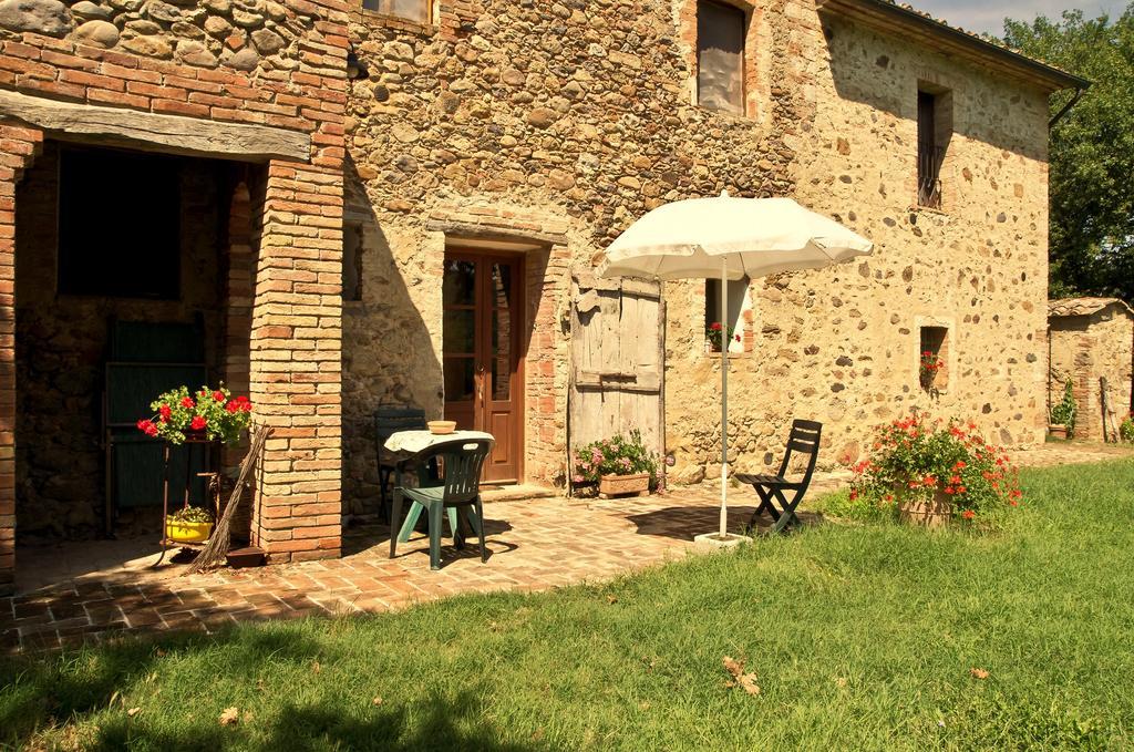 Agriturismo Il Casalino Pari Exteriör bild